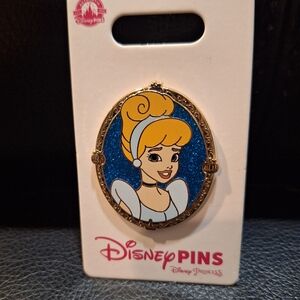 Disney Parks CINDERELLA Princess Portrait Collectible Trading Pin NEW